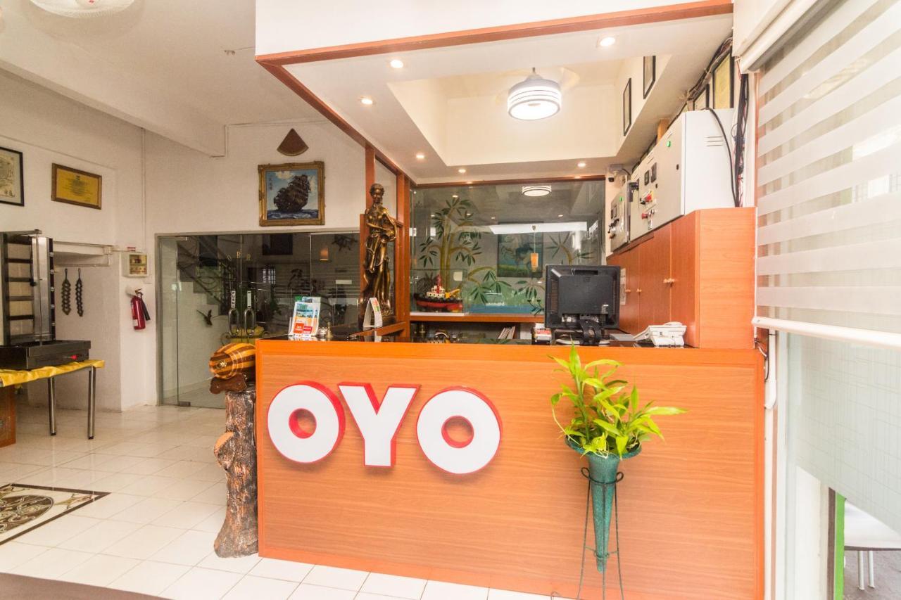 Vaccinated Staff - Oyo 1771 Zeke Hotel Batam Exterior photo